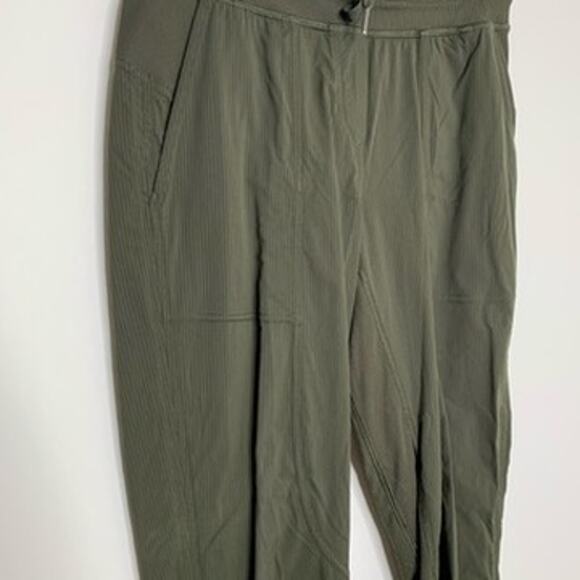 Luulemon Dance Studio Crop 25" Green Dark Olive  Pants Women Size 4 - Picture 6 of 16